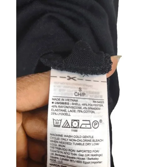 Womens Gap Short Sleeve Sz Small Black Embroidery Around Neck Line - Picture 4 of 6